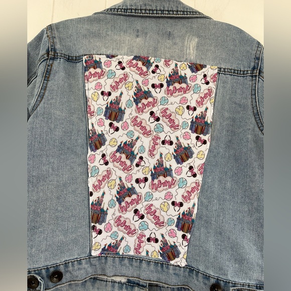 Walt Disney World Mickey Mouse Magic Kingdom denim Jacket Size Medium - Picture 2 of 16